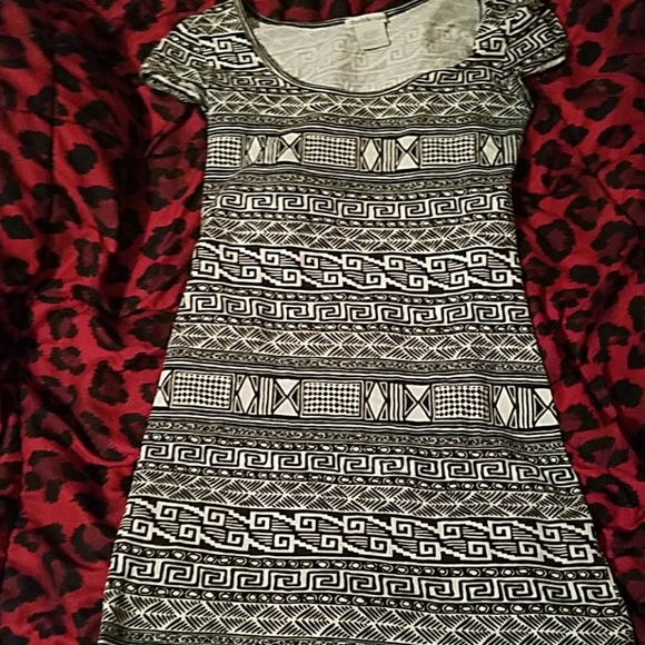 A dress - Picture 1 of 2